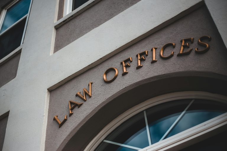 How Many Lawyers Still Do Not Use AI in 2025
